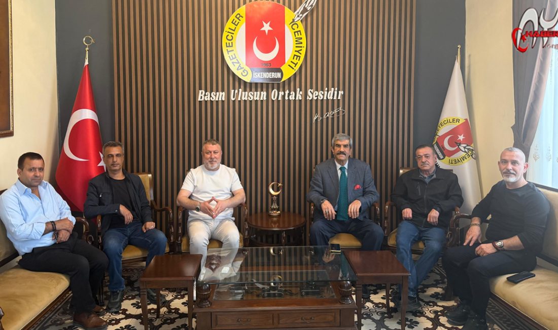 İskenderun’un emektar hocalarından Turgut Deliveli, İskenderun Gazeteciler Cemiyeti’ni ziyaret ederek,