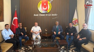 İskenderun’un emektar hocalarından Turgut Deliveli, İskenderun Gazeteciler Cemiyeti’ni ziyaret ederek,